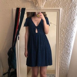 Cute black and blue Forever 21 midi dress 👗